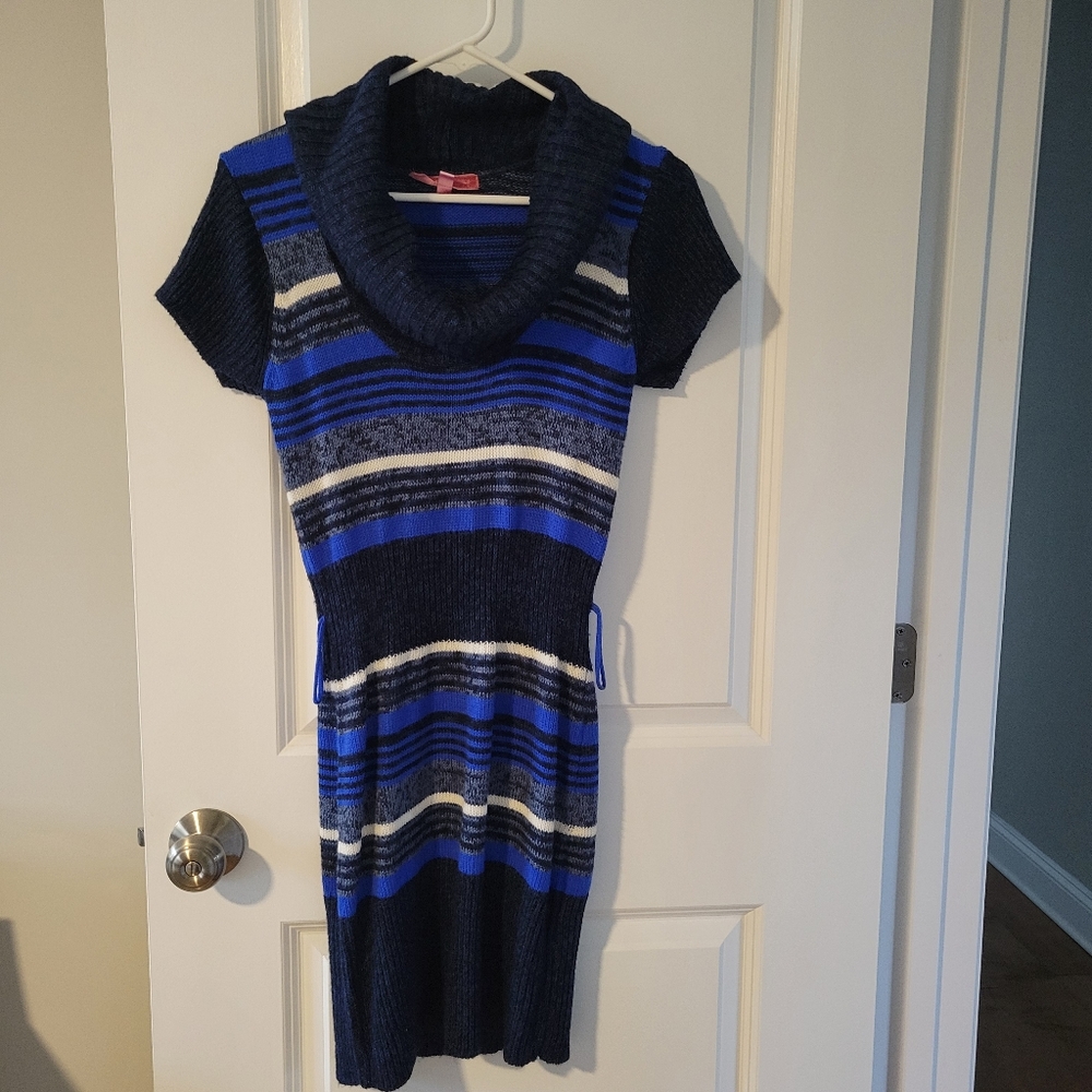 Derek Heart, size M, multi colored short sleeve sweater dress